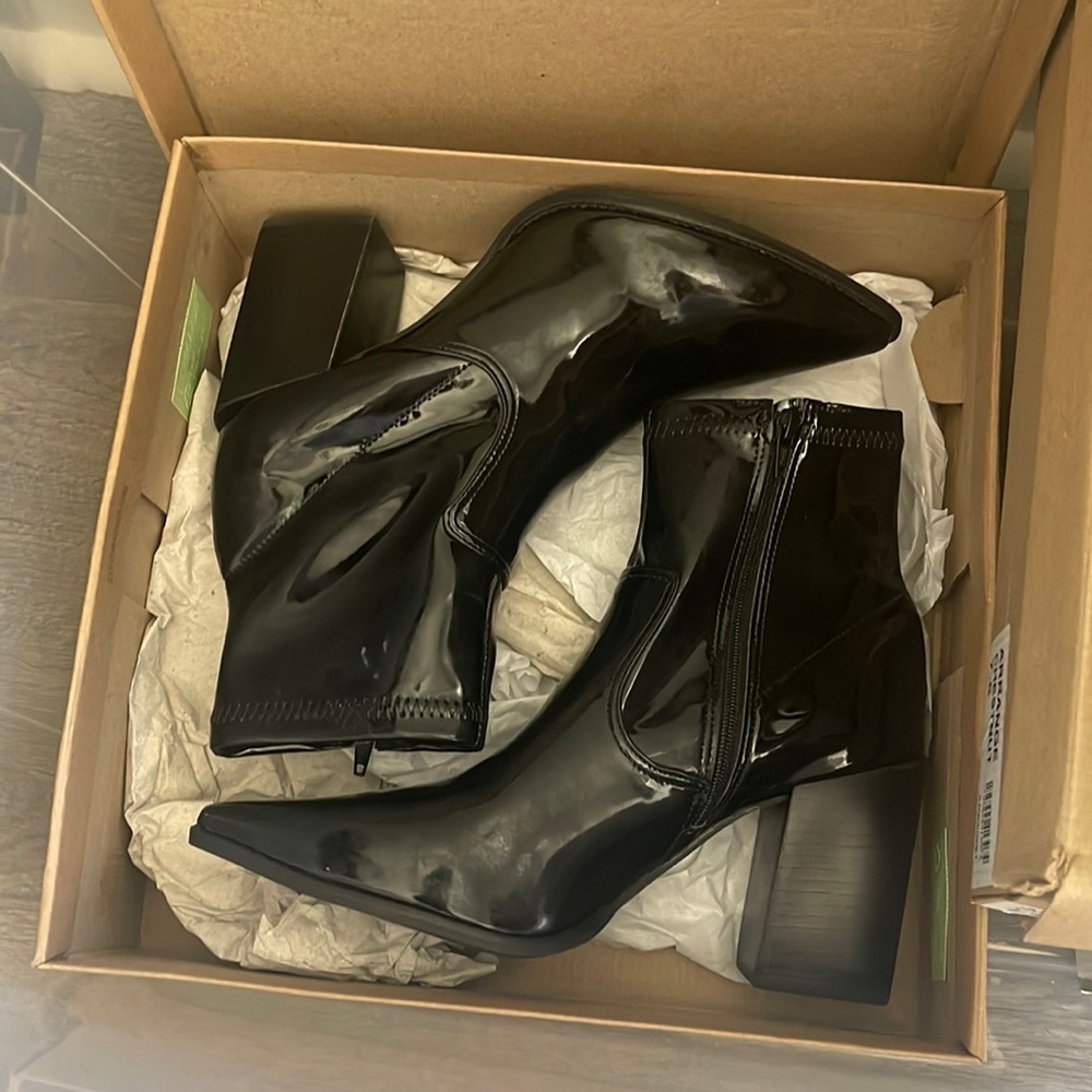 Brand new patent Steve Madden boots